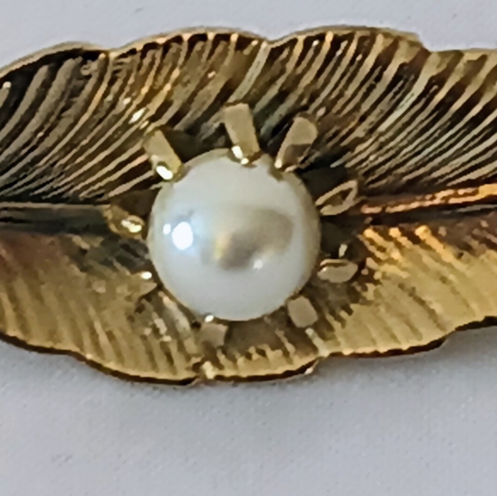 𝗚𝗼𝗹𝗱 𝗟𝗲𝗮𝗳 𝘄𝗶𝘁𝗵 𝗣𝗲𝗮𝗿𝗹 𝗔𝗰𝗰𝗲𝗻𝘁 𝗩𝗧𝗚.𝗕𝗿𝗼𝗼𝗰𝗵𝗲 - Picture 2 of 5